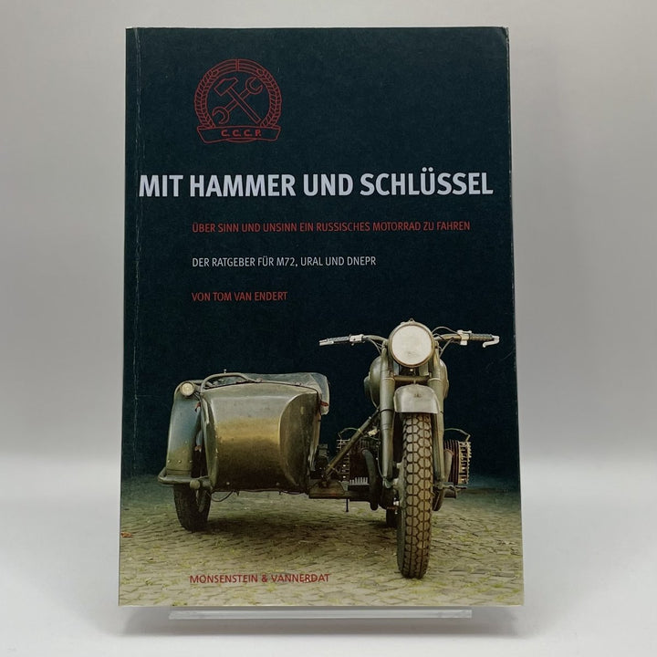 Mit Hammer und Schlüssel